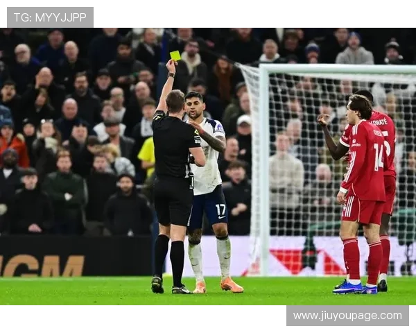 伊萨克进球后伤退,利物浦锋线轮换面临考验。